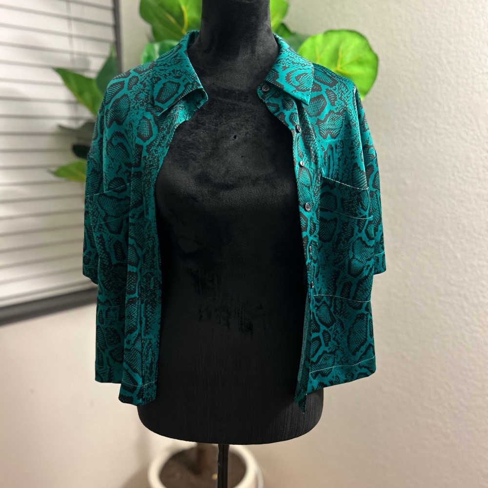 Nina Parker Green and Black Snake Print top and Wide leg Pants. - Picture 7 of 11